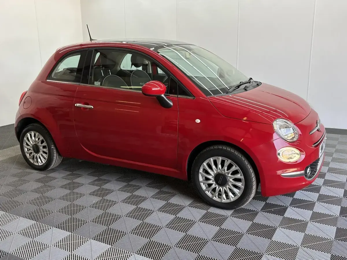 Used Fiat 500 Lounge 85 HP (62 kW) 2017 Red Hatchback