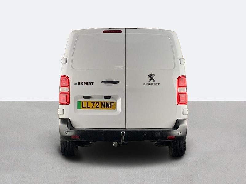 Used Peugeot e-Expert 100 kW (136 HP) 2022 White Van