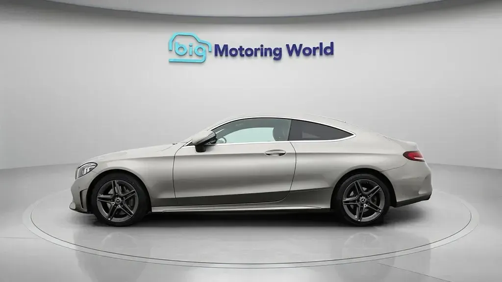 Usado Mercedes C300 AMG line 272 CV (200 kW) 2021 Plateado Coupe