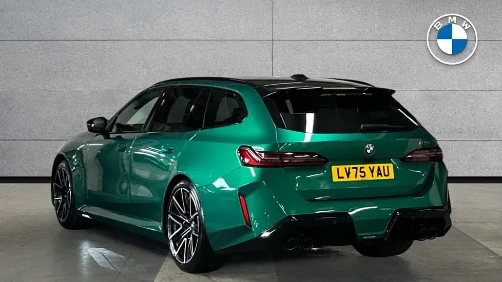 New BMW M5 Comfort Edition 717 HP (527 kW) 2026 Green Estate
