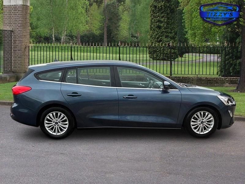 Used Ford Focus Titanium 120 HP (88 kW) 2018 Blue Estate
