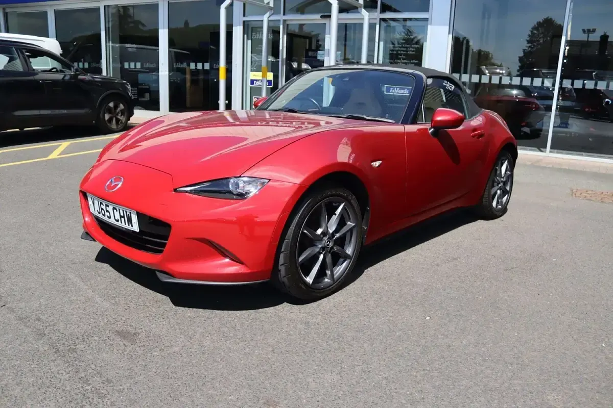 Used Mazda MX5 Inclusive 160 HP (117 kW) 2015 Soul red Cabriolet