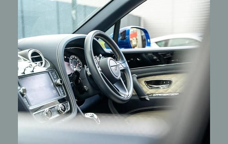 Used Bentley Bentayga 542 HP (398 kW) 2019 Blue SUV