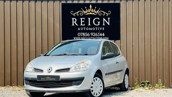 Silver Used 2006 Renault Clio II Expression Hatchback | £1,390 (Good price) - Image 1/1