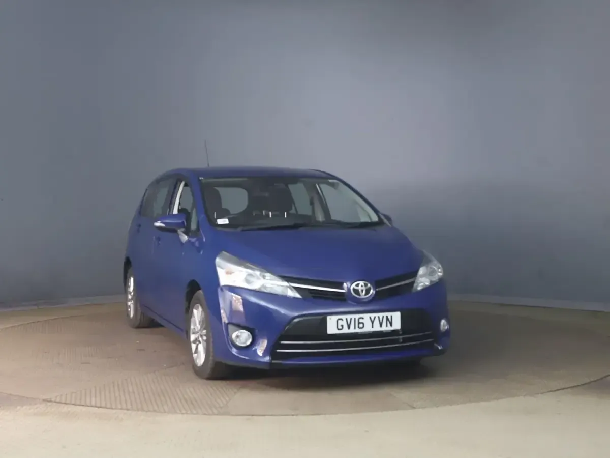 Used Toyota Verso 112 HP (82 kW) 2016 Blue MPV