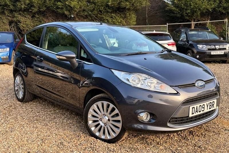 Used Ford Fiesta Titanium 67 HP (49 kW) 2009 Grey Hatchback