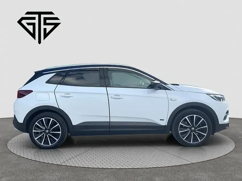 Used Vauxhall Grandland X Business Edition 225 HP (165 kW) 2020 White SUV