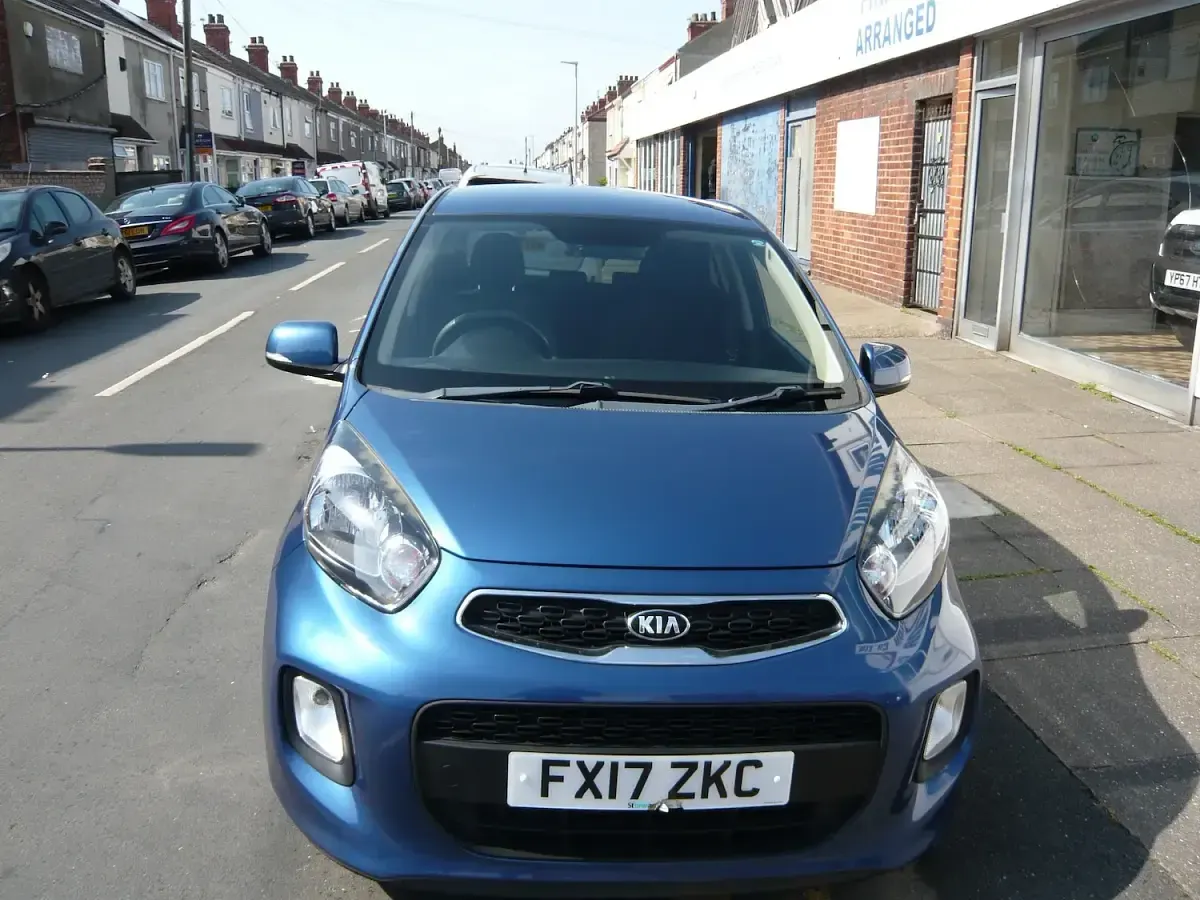 Used Kia Picanto 65 HP (47 kW) 2017 Blue Hatchback