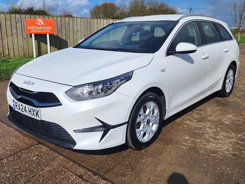 Used Kia Ceed 2024 White Hatchback
