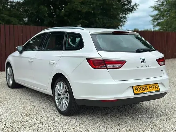 Used Seat Leon SE 105 HP (77 kW) 2016 White Estate