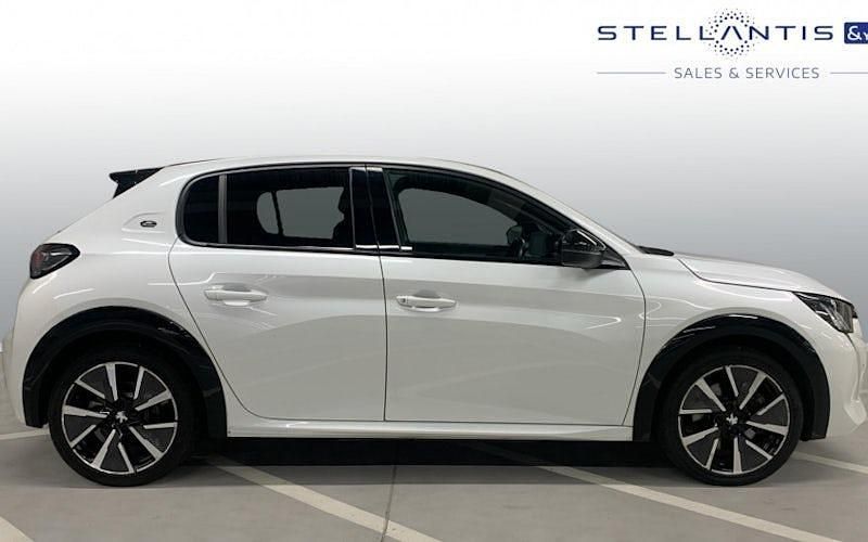 Used Peugeot e-208 GT-line 100 kW (137 HP) 2020 White Hatchback
