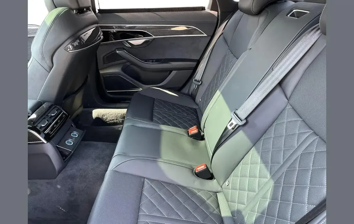 Novo Audi A8 Black Edition 281 HP (206 kW) 2025 Preto Sedan