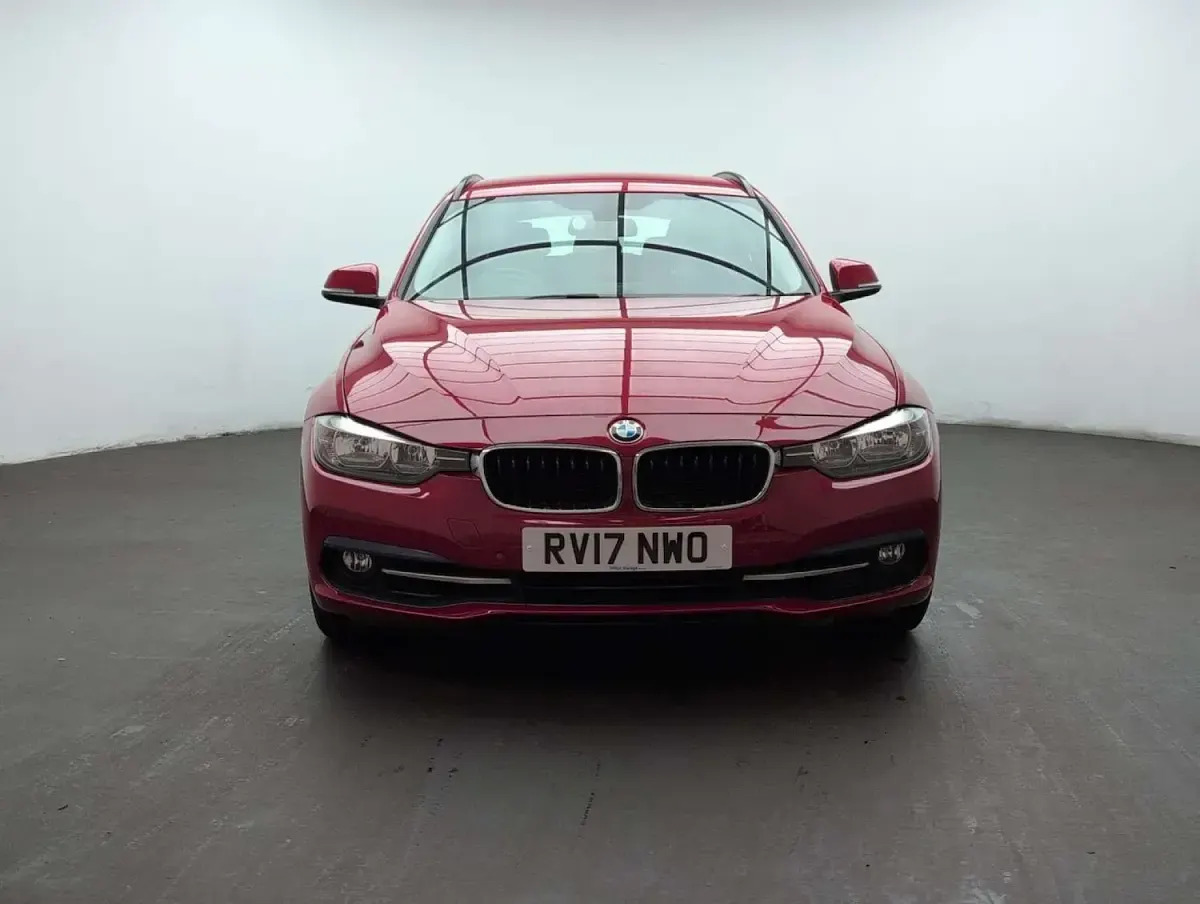 Used BMW 318 Sport Line 134 HP (98 kW) 2017 Red Estate