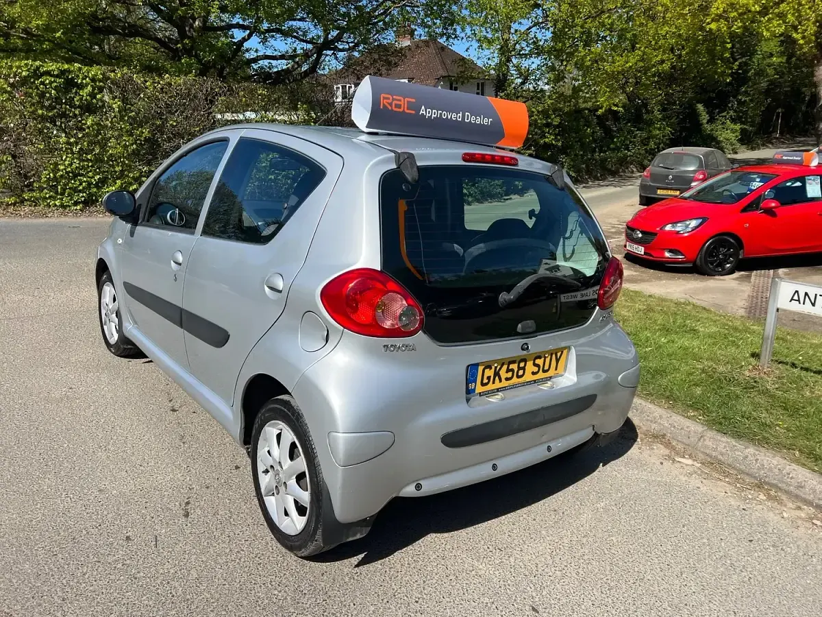 Used Toyota Aygo Platinum 67 HP (49 kW) 2008 Silver Hatchback