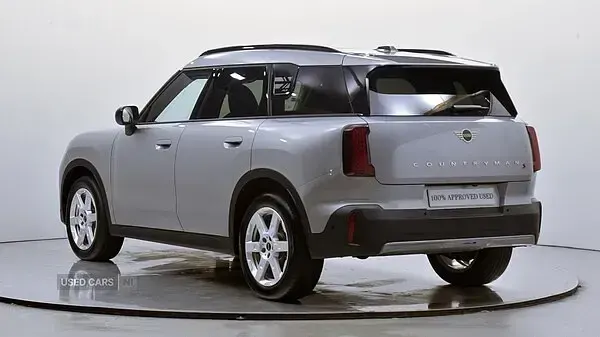 Używany Mini Countryman Classic 300 KM (220 kW) 2024 Srebrny SUV