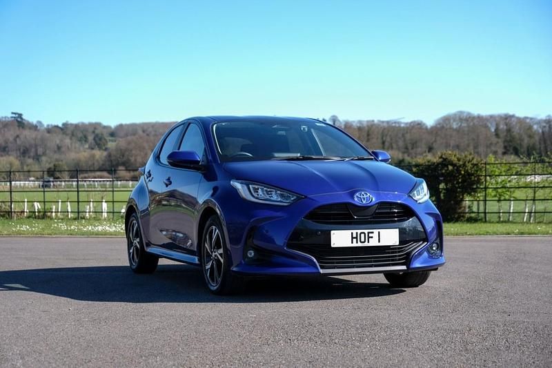 Used Toyota Yaris Hybrid Design 2024 Blue Hatchback