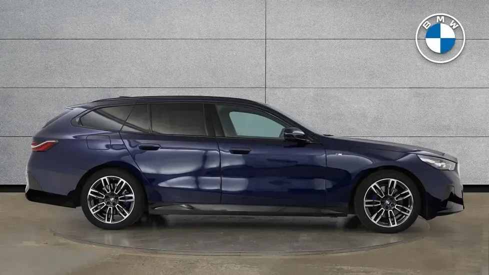 Used BMW 520 M Sport 205 HP (150 kW) 2025 Blue Estate