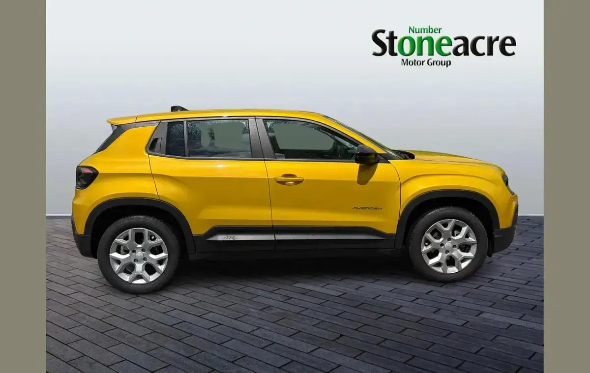 Used Jeep Avenger Altitude 100 HP (73 kW) 2024 Yellow SUV