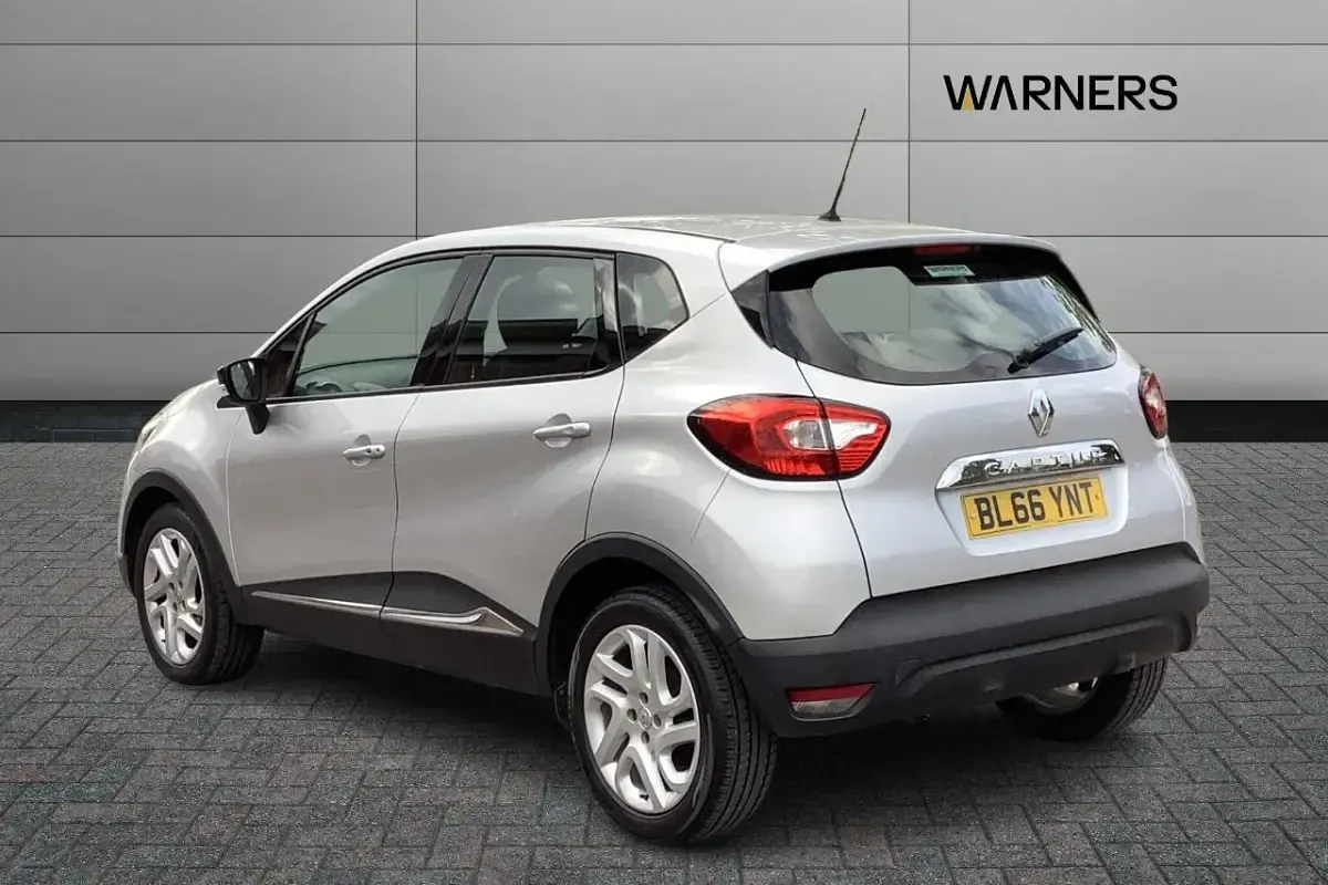 Used Renault Captur Dynamique 89 HP (65 kW) 2016 Grey SUV