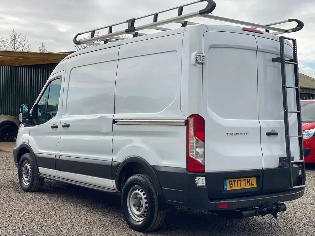 Usado Ford Transit 130 HP (95 kW) 2017 Branco Van