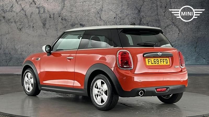 Used Mini Cooper Classic 134 HP (98 kW) 2019 Orange Hatchback