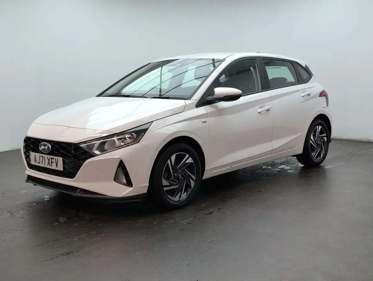 Used Hyundai i20 SE 100 HP (73 kW) 2022 White Hatchback