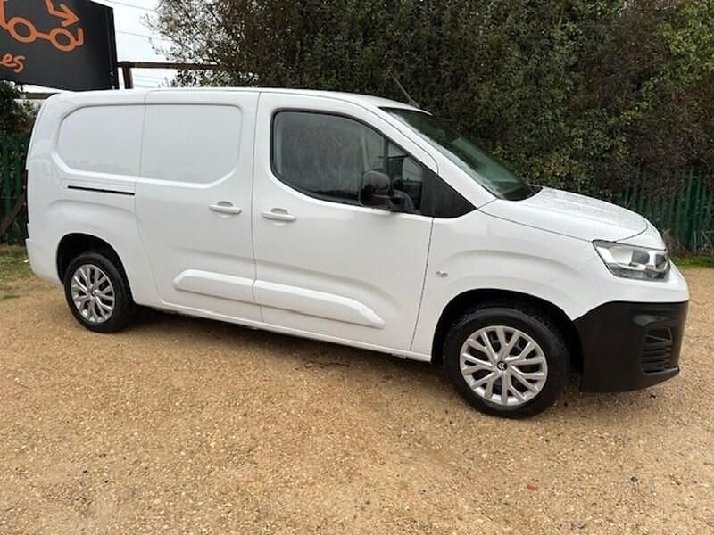 Used Citroën Berlingo 100 HP (73 kW) 2024 White MPV
