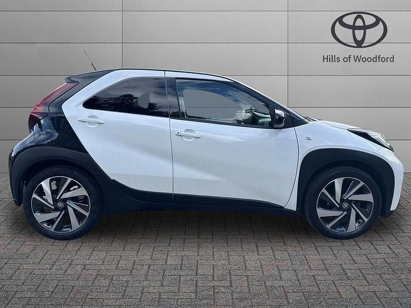 Used Toyota Aygo X 72 HP (52 kW) 2024 White SUV
