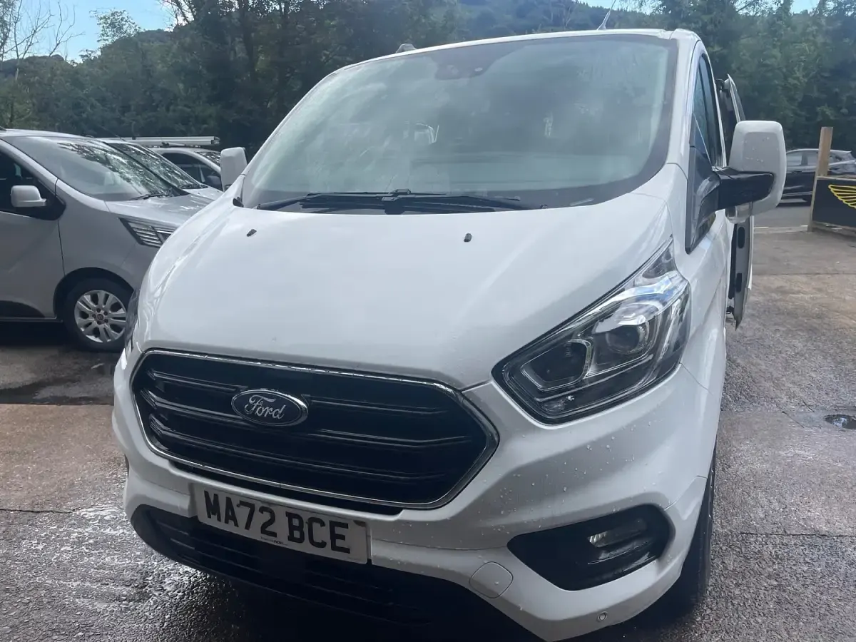 Used Ford Transit Custom Limited 130 HP (95 kW) 2022 White Van
