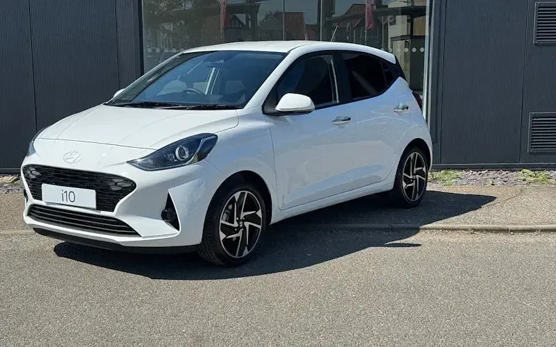 New Hyundai i10 Premium 63 HP (46 kW) 2025 Atlas white Hatchback
