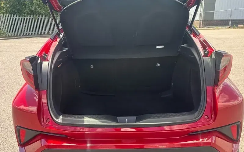 Used Toyota C-HR 122 HP (89 kW) 2023 Red SUV