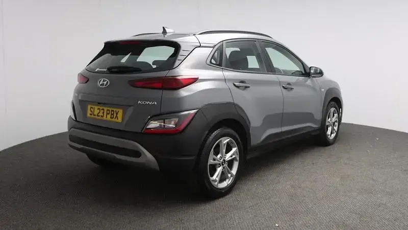 Gebraucht Hyundai Kona SE 120 PS (88 kW) 2023 Grau SUV