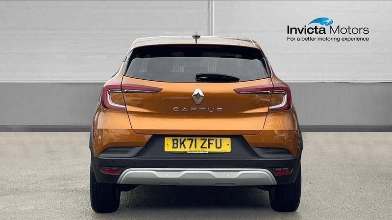 Used Renault Captur Iconic 91 HP (66 kW) 2021 Orange SUV