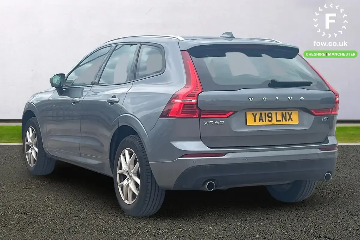 Used Volvo XC60 Momentum 250 HP (183 kW) 2019 Grey SUV