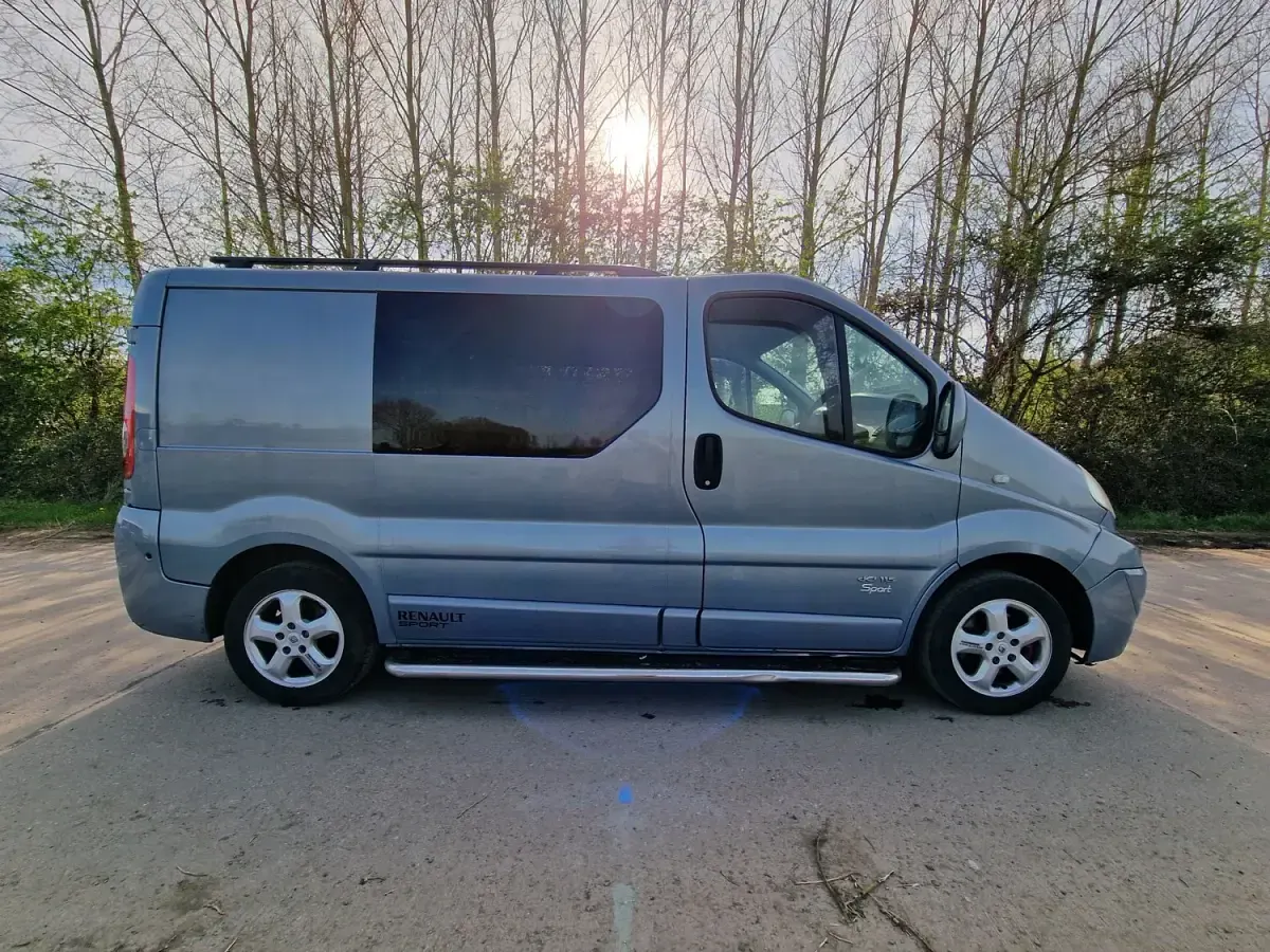 Begagnad Renault Trafic 110 HK (80 kW) 2008 Blå Minibuss