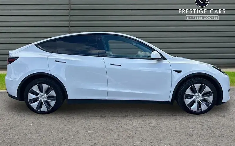 Used Tesla Model Y Long Range AWD 286 kW (389 HP) 2025 SUV