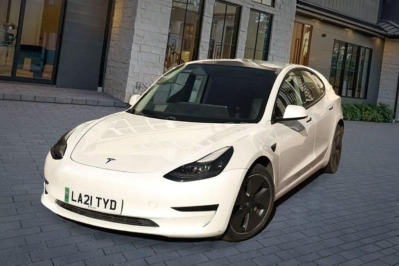 White Used 2021 Tesla Model 3 Standard Range Sedan | £17,995 (Fair price) - Image 1/4