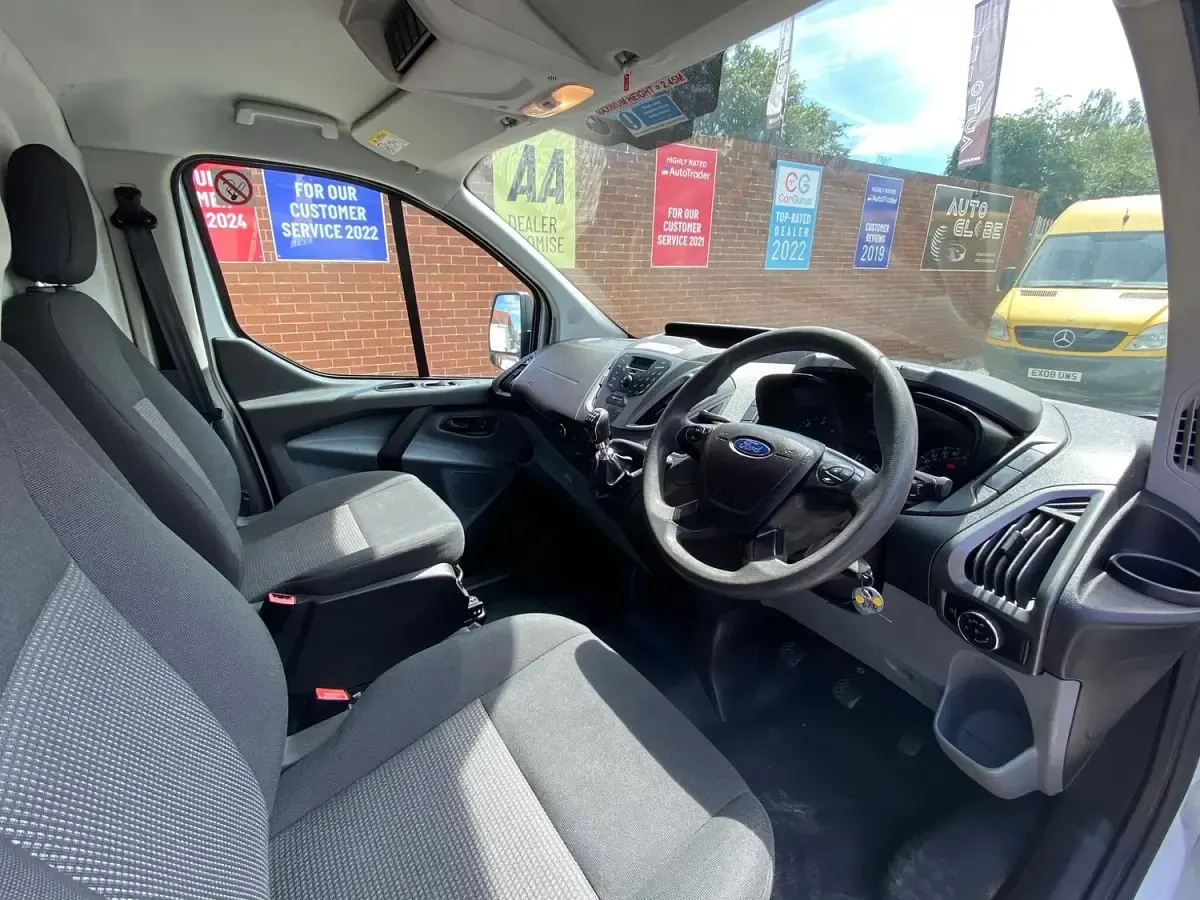 Used Ford Transit Custom 105 HP (77 kW) 2017 White Van