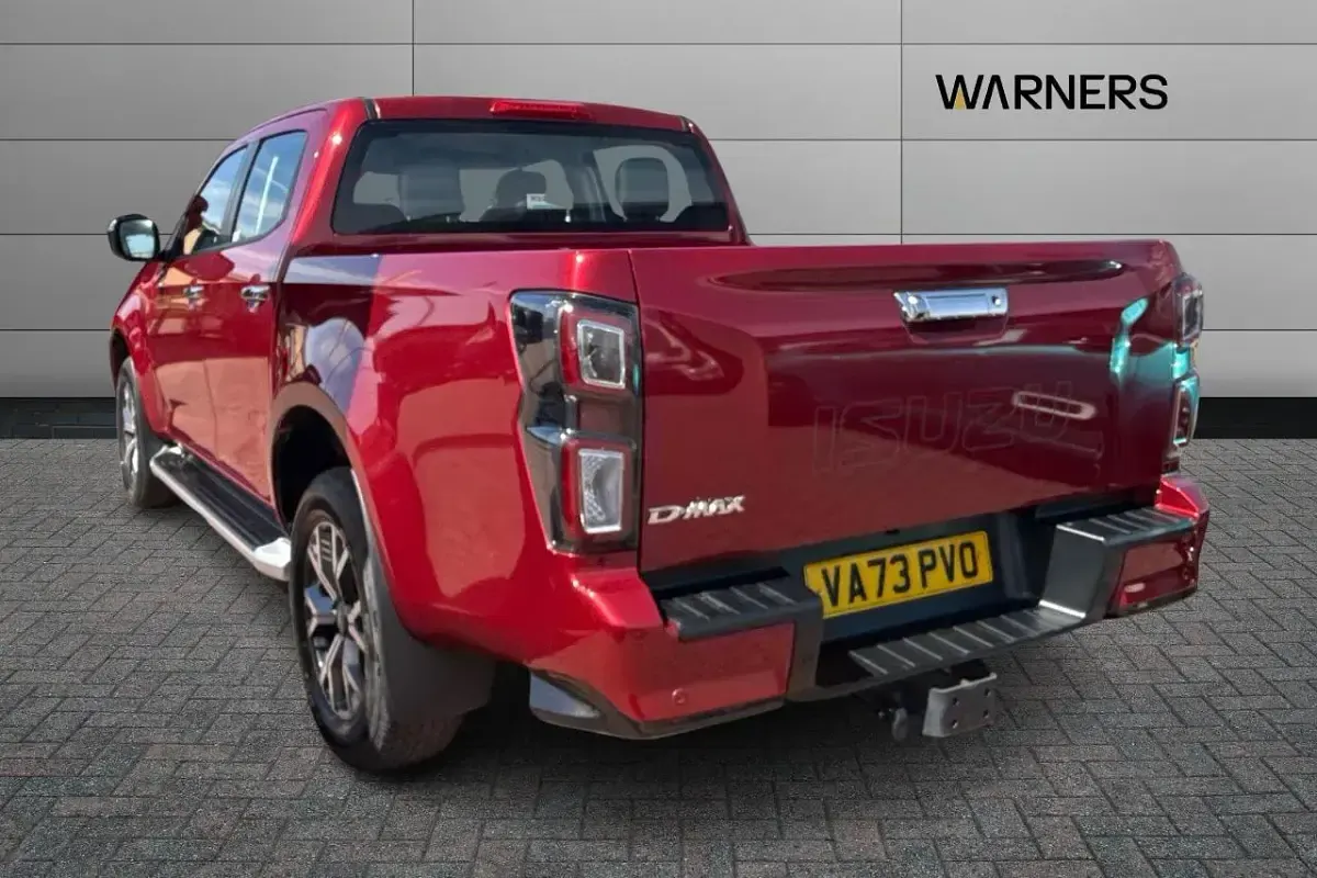 Used Isuzu D-Max 162 HP (119 kW) 2023 Red Pickup