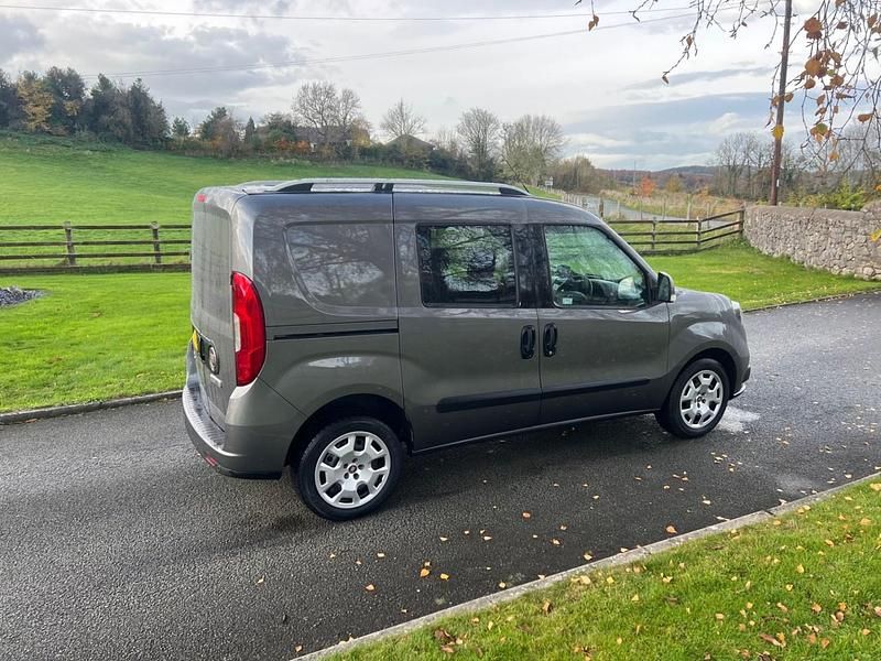 Used Fiat Doblò Active 105 HP (77 kW) 2019 Grey MPV
