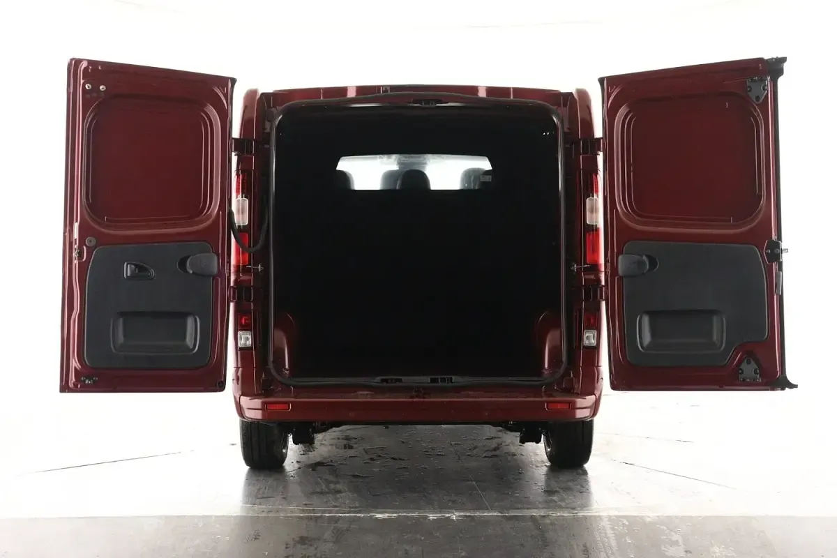 New Renault Trafic 2026 Red