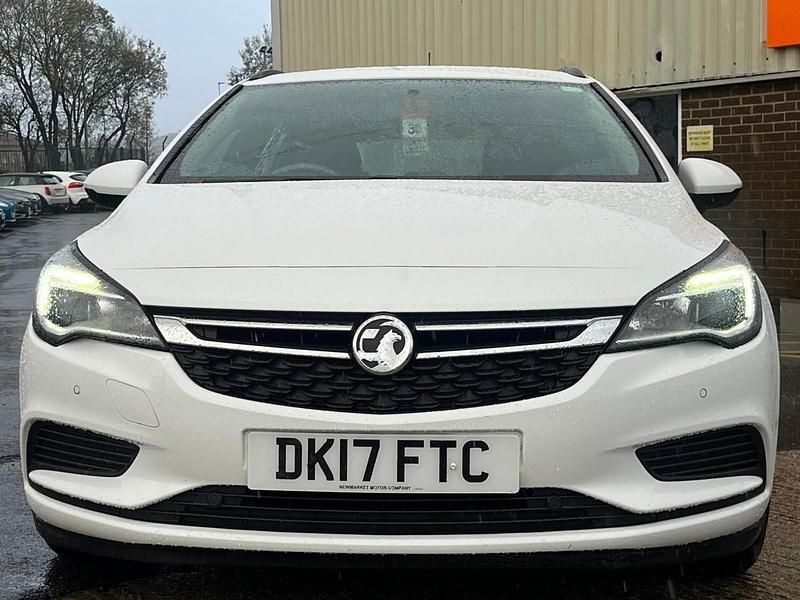 Used Vauxhall Astra Design Edition 2017 White Estate