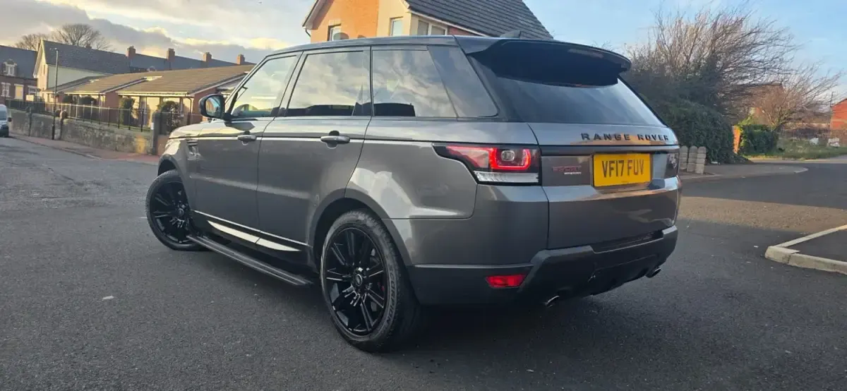 Käytetty Land Rover Range Rover Sport HSE Dynamic 2017 Harmaa Katumaasturi