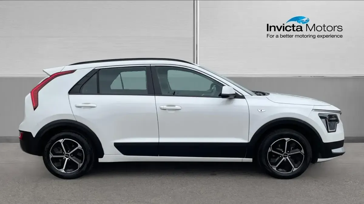 Second-hand Kia Niro 139 CP (102 kW) 2023 Alb SUV
