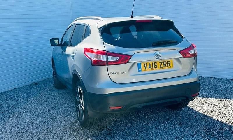 Used Nissan Qashqai S 130 HP (95 kW) 2016 Silver SUV