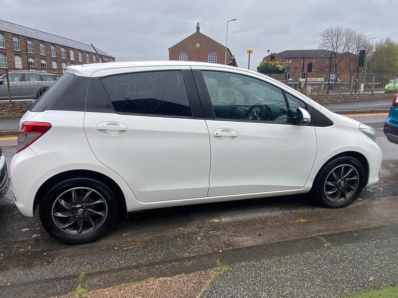 Used Toyota Yaris Edition 69 HP (50 kW) 2013 White Hatchback