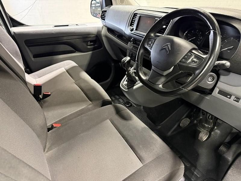 Używany Citroën Dispatch 2023 Biały Minivan