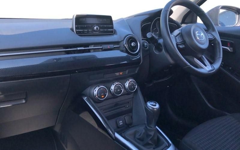 Begagnad Mazda 2 75 HK (55 kW) 2019 Blå Halvkombi
