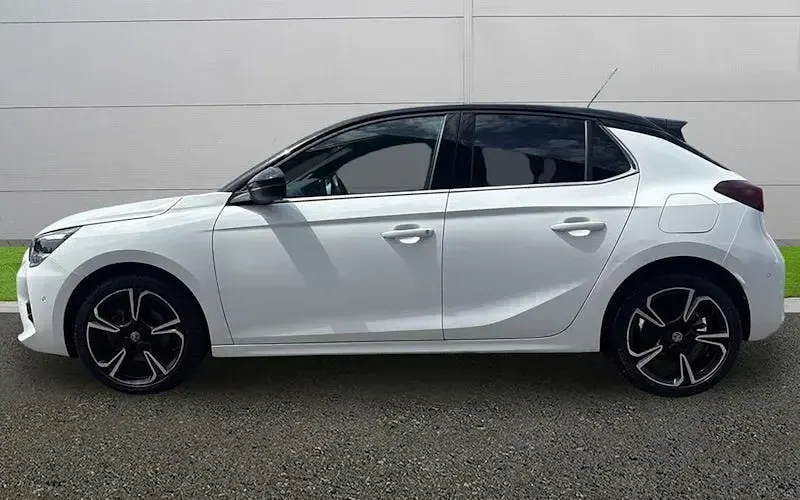 Used Vauxhall Corsa Ultimate 101 HP (74 kW) 2022 White Hatchback