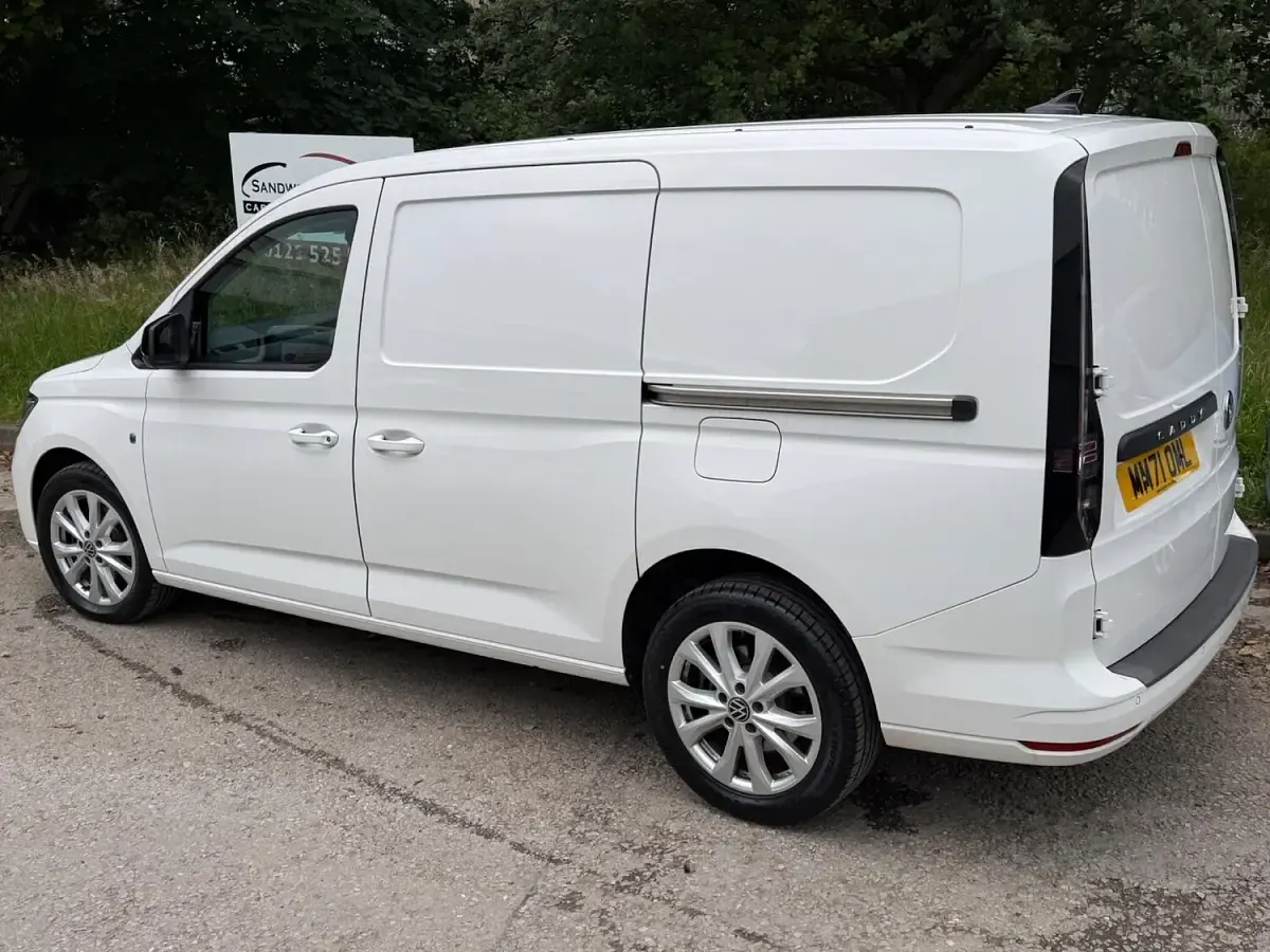 Used VW Caddy Maxi Pro 122 HP (89 kW) 2022 White MPV